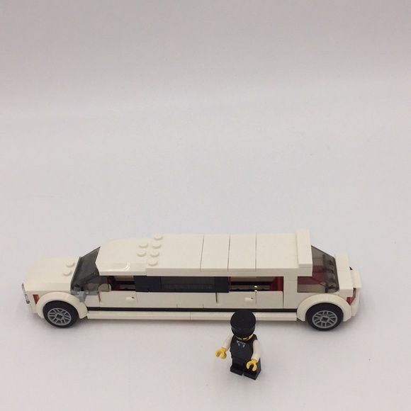 Lego  City Airport Service Building Set Plane Limousine Vehicle 5 Figures 60102 - Picture 8 of 11